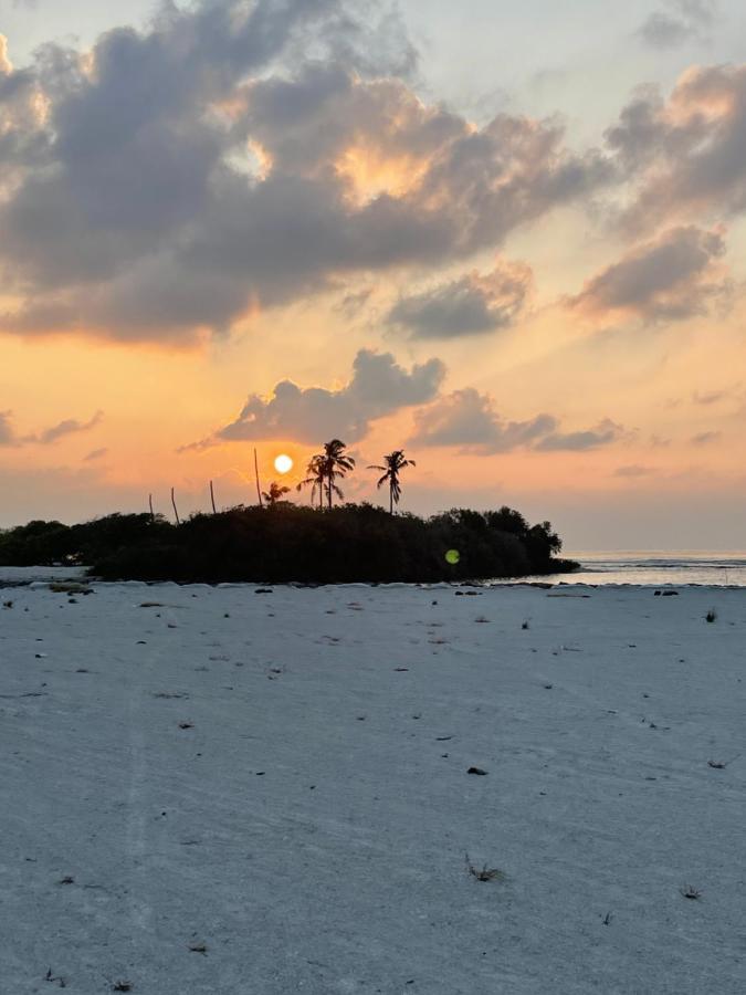 ホテル La Isla Tropica グライドゥ エクステリア 写真